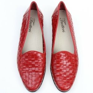 TROTTERS RED LEATHER WEAVE CASUAL FLATS SHOES